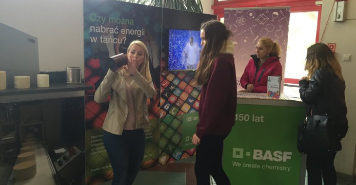BASF Polska popularyzuje chemię na Dolnośląskim Festiwalu Nauki BASF Polska popularyzuje chemię na Dolnośląskim Festiwalu Nauki