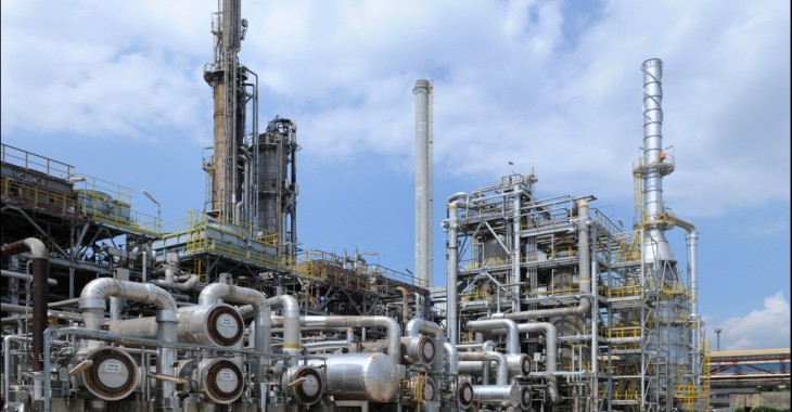 Unipetrol wznawia prace po wielkim pożarze Unipetrol wznawia prace po wielkim pożarze
