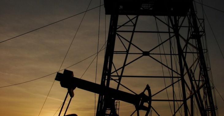 Ropa w USA tanieje: Rosja i Saudyjczycy rozmawiali o rynku ropy, ale konkretów brak