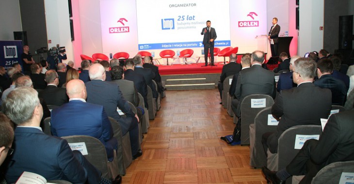 O przyszłości chemii w stolicy polskiej chemii O przyszłości chemii w stolicy polskiej chemii