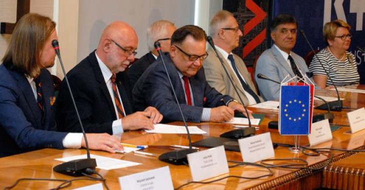 Ponad 82,5 mln zł z UE na rozwój zaplecza badawczego Politechniki Warszawskiej Ponad 82,5 mln zł z UE na rozwój zaplecza badawczego Politechniki Warszawskiej