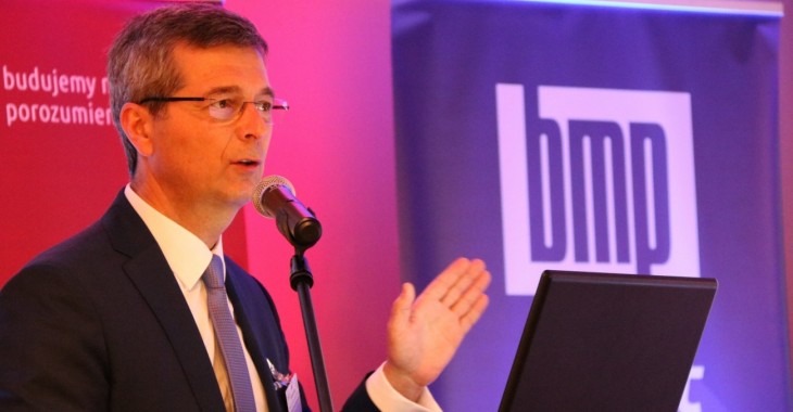 Zastępca Dyrektora Dep. Przesyłu w PSE opowie o energetycznych szansach aktywnego odbiorcy po 2020 roku Zastępca Dyrektora Dep. Przesyłu w PSE opowie o energetycznych szansach aktywnego odbiorcy po 2020 roku