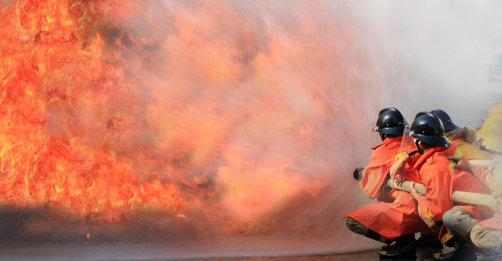 Ryzyko pożarowe w sortowni odpadów. Dlaczego i jakie zabezpieczenia należy stosować?